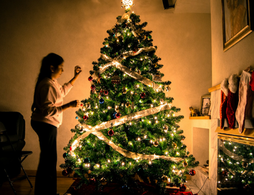 How to Wrap a Tree with Lights: A Step-by-Step Guide for a Dazzling Holiday Display